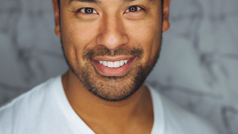 Entrepreneur focused on a single business goal with laptop and notepad